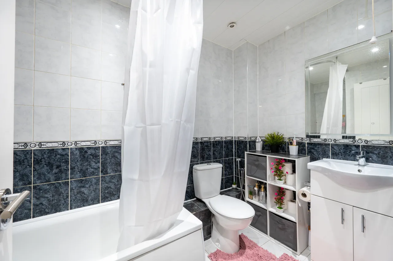 14 Accadia Court, 1-3 Blackbird Hill, London, photo 5