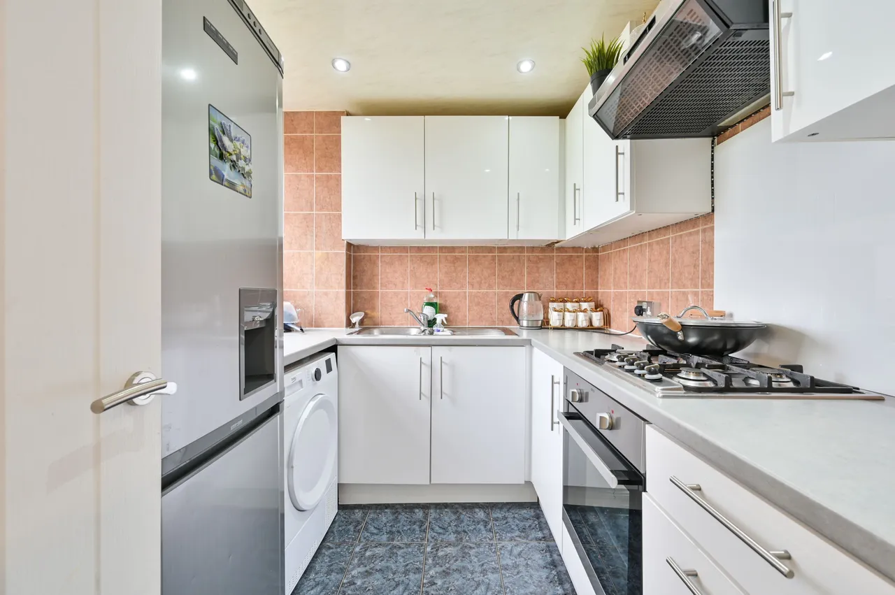 14 Accadia Court, 1-3 Blackbird Hill, London, photo 4