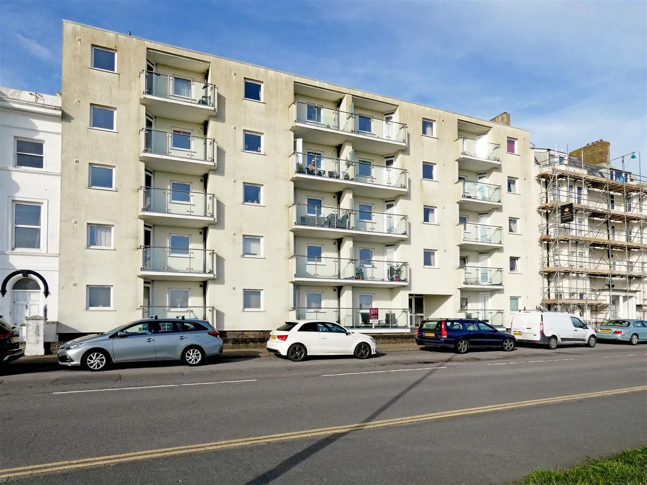 2 bed flat for sale, South Terrace, Littlehampton