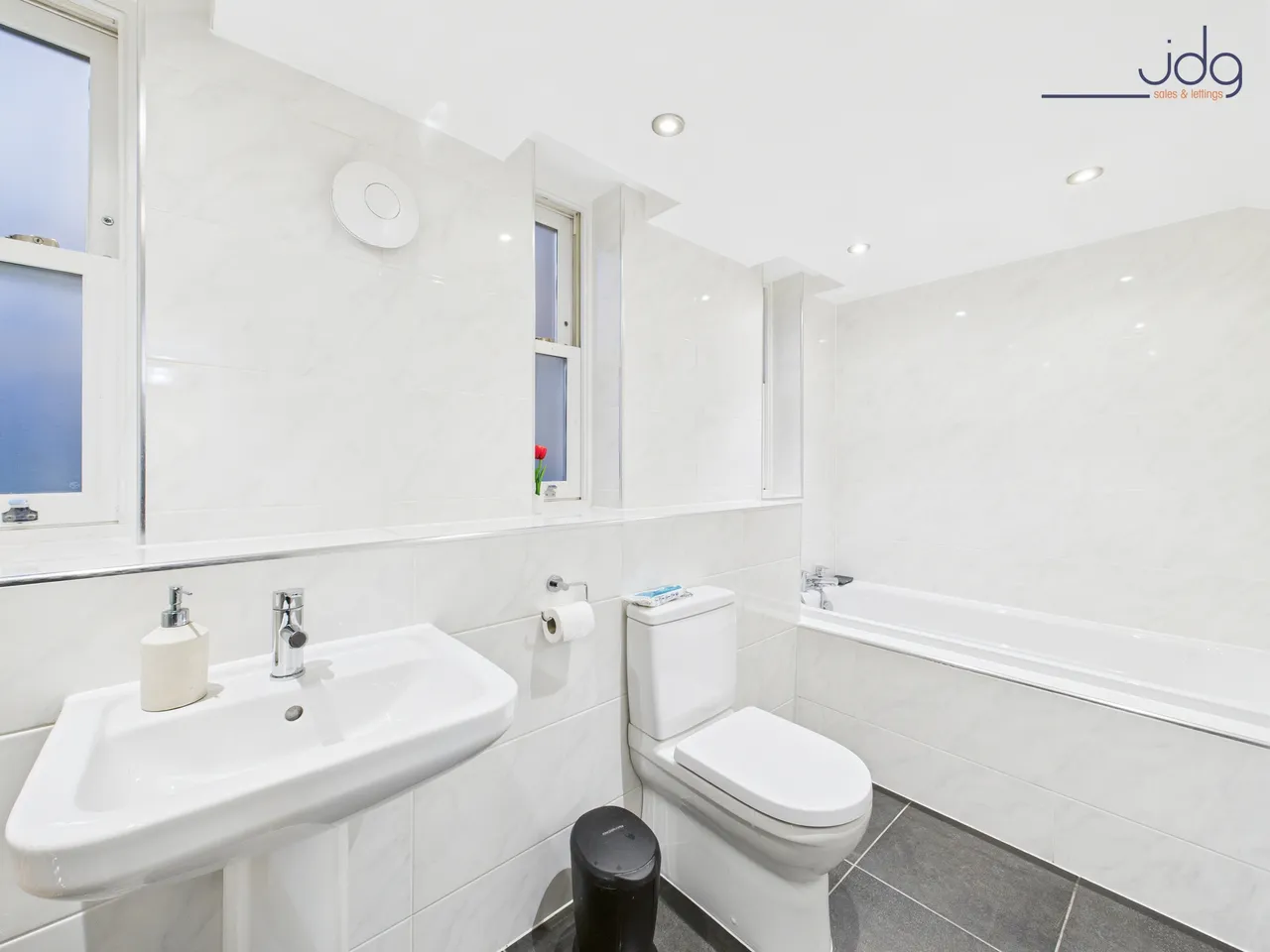 Kershaw Drive, LA1, photo 8