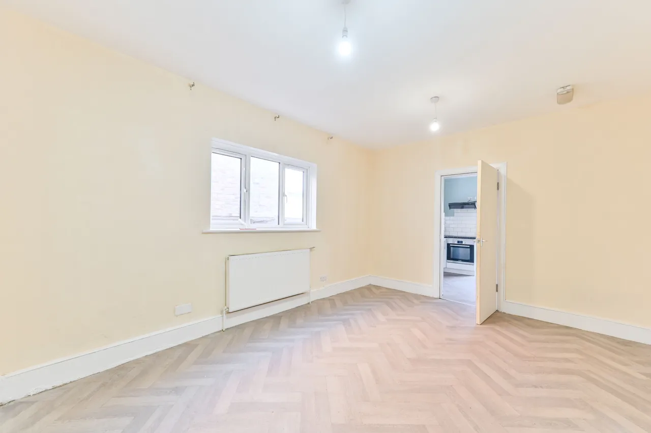 London, NW10, photo 2