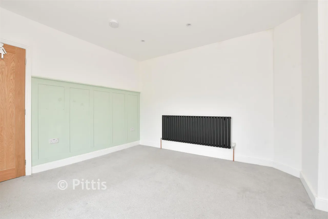 School Green Road, Freshwater, PO40, photo 8