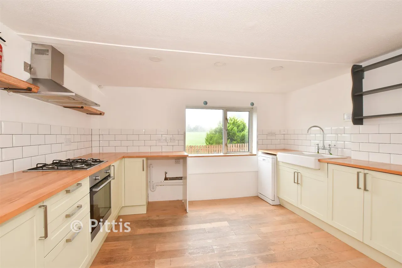 School Green Road, Freshwater, PO40, photo 4