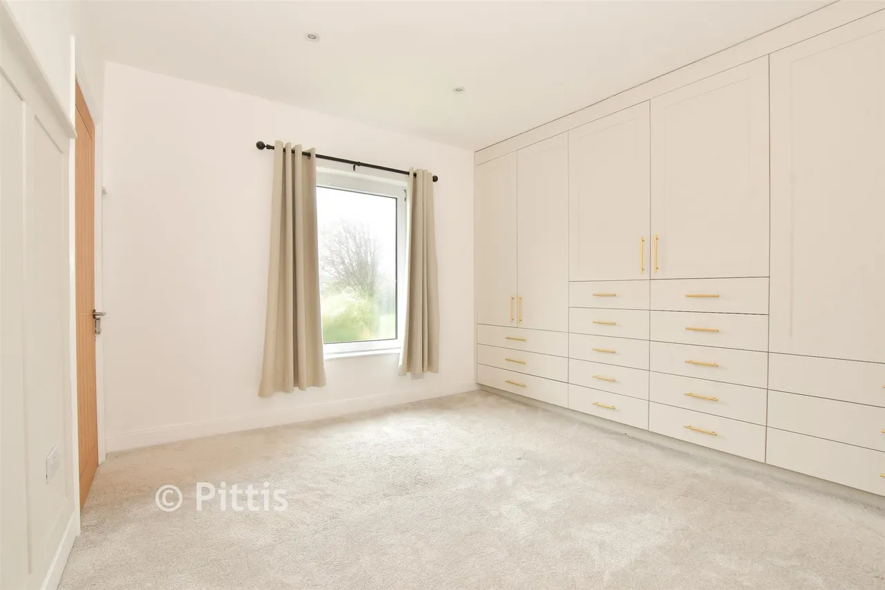School Green Road, Freshwater, PO40, photo 6