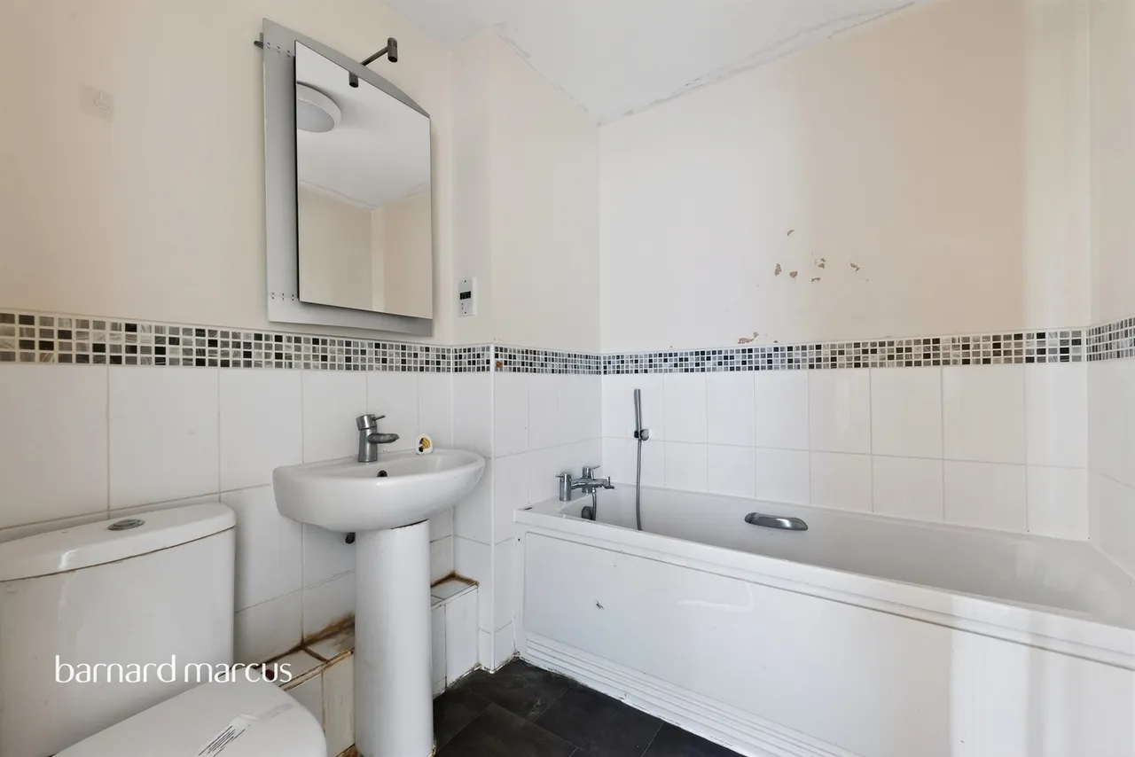 Chertsey Road, Feltham, photo 9