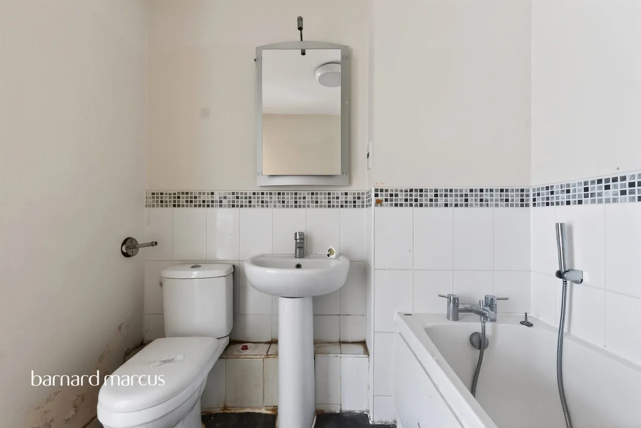 Chertsey Road, Feltham, photo 10