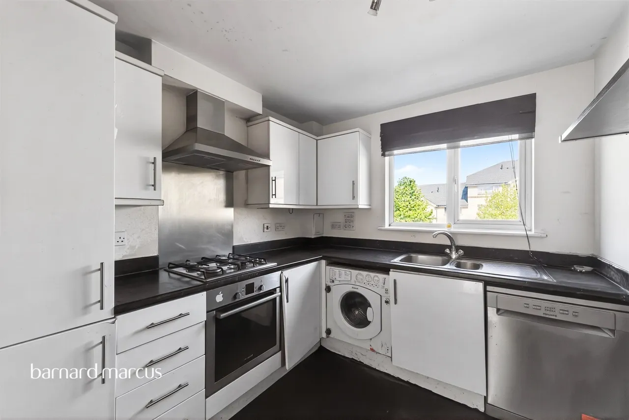 Chertsey Road, Feltham, photo 3