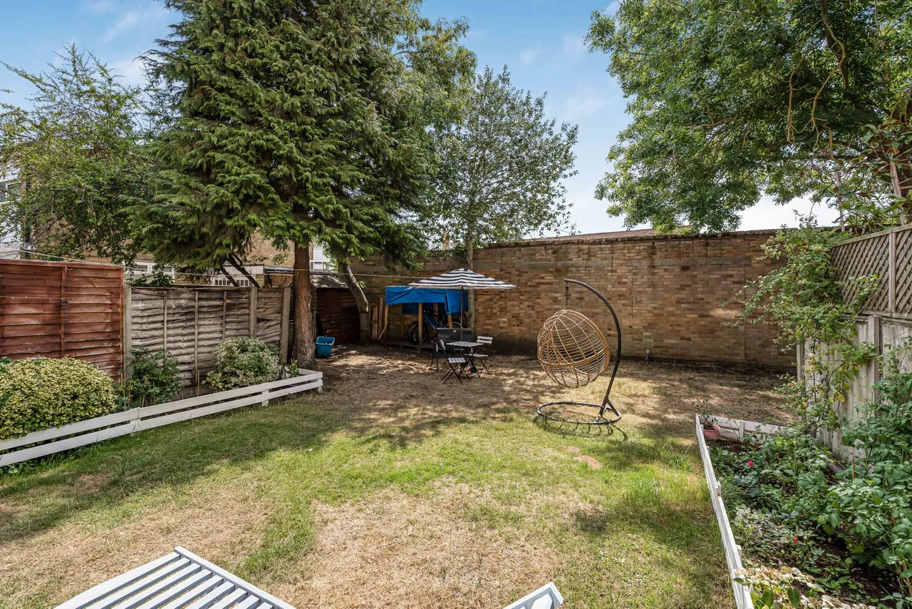 Cedar Court, Egham, TW20, photo 15