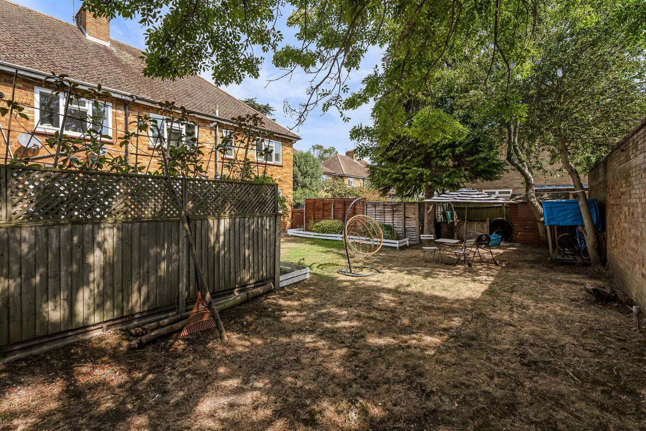 Cedar Court, Egham, TW20, photo 14