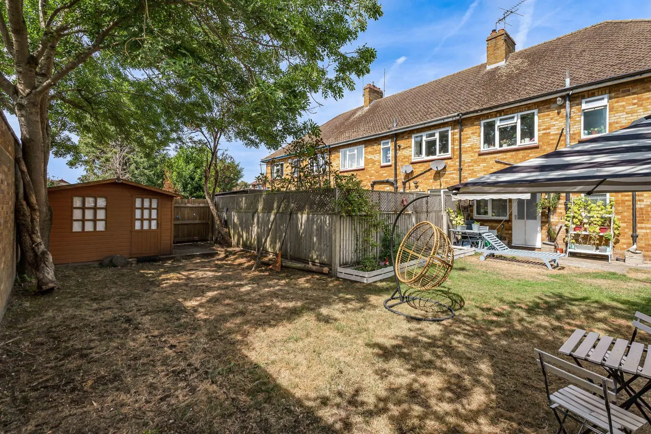 Cedar Court, Egham, TW20, photo 13