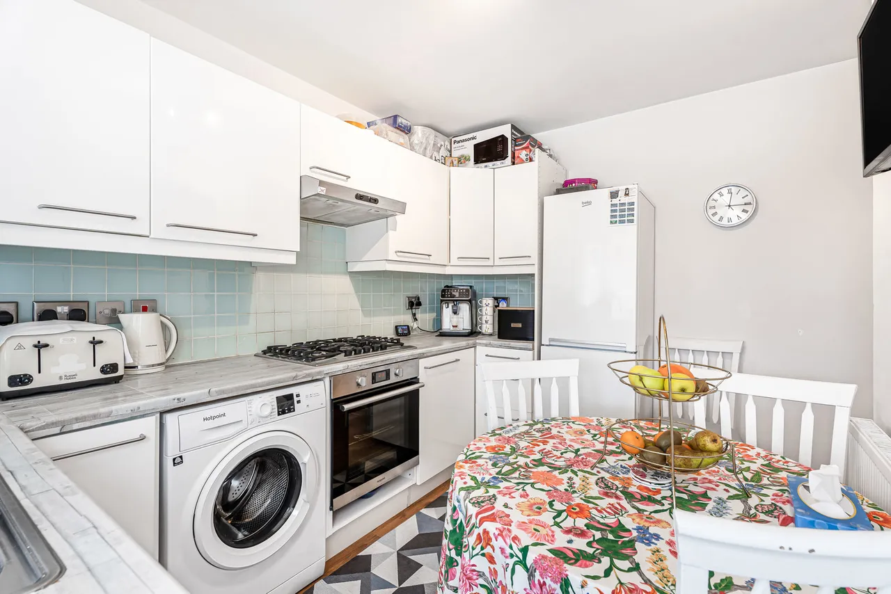Cedar Court, Egham, TW20, photo 6