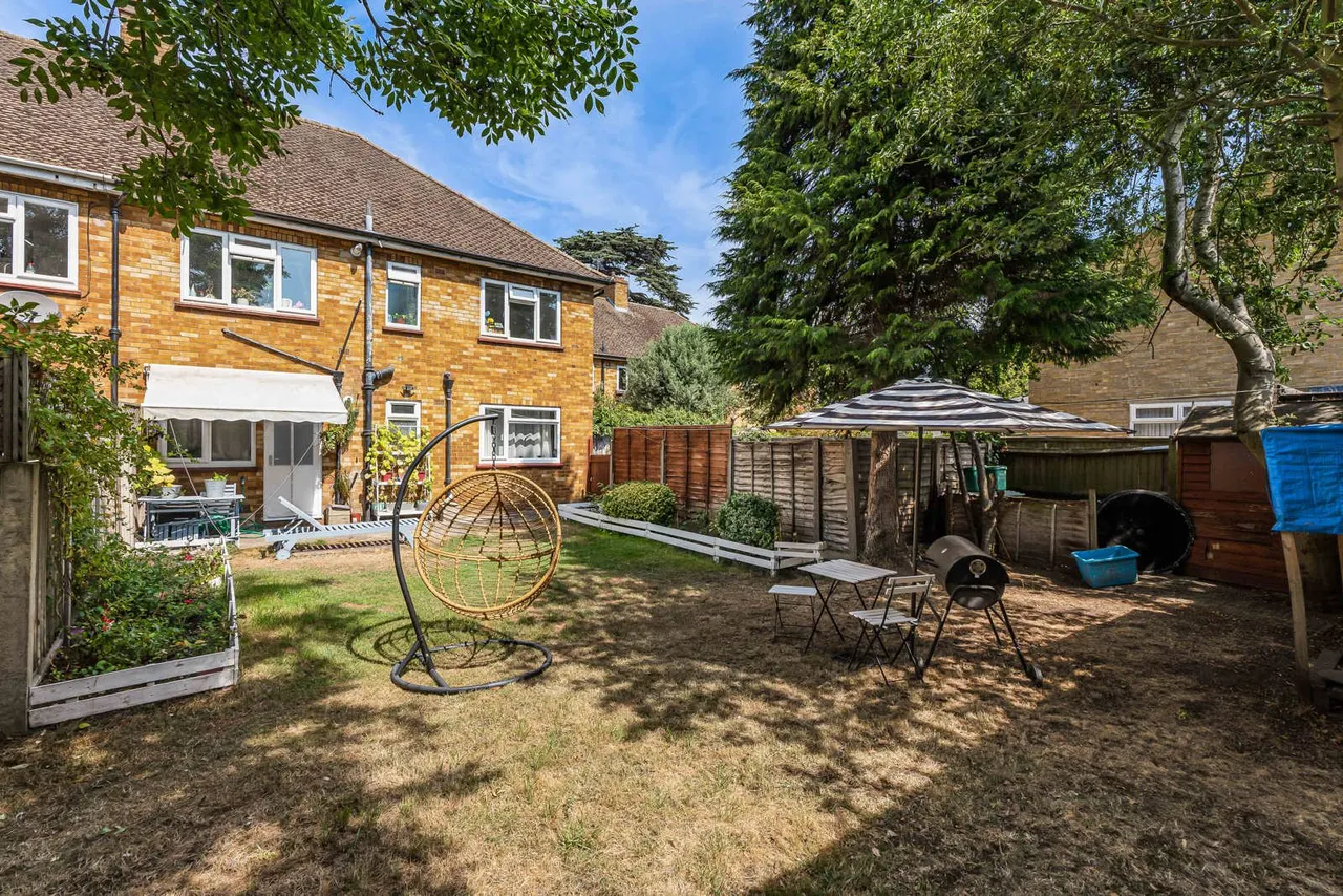 Cedar Court, Egham, TW20, photo 12