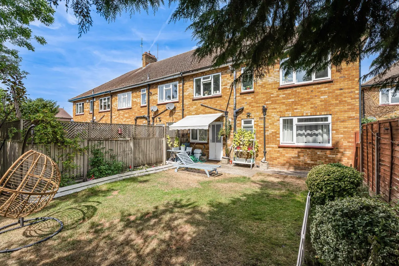 Cedar Court, Egham, TW20, photo 11