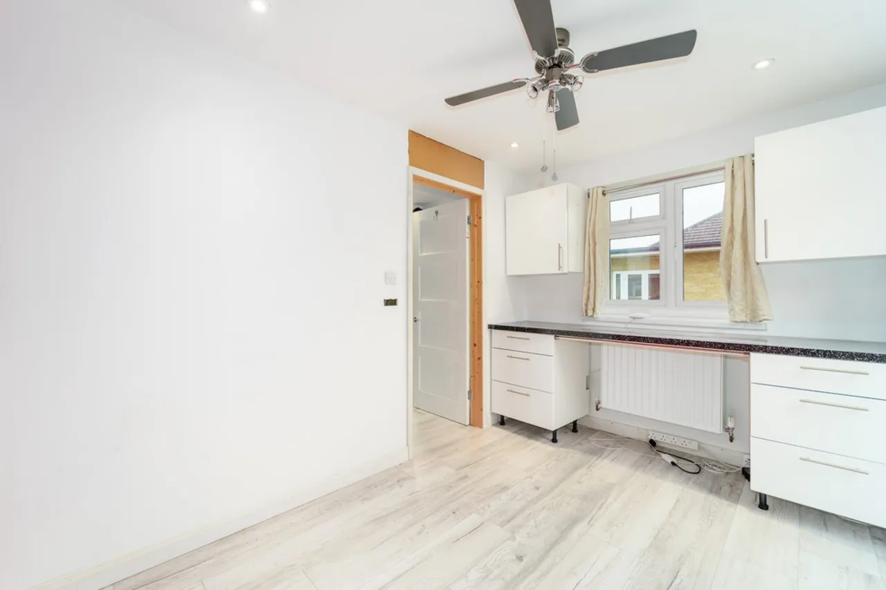 Chalmers Road, Ashford, photo 15