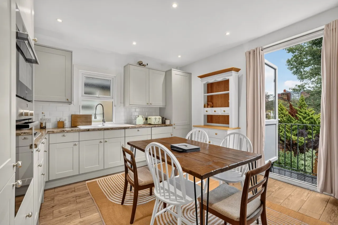 Trentham Street, London, SW18, photo 2