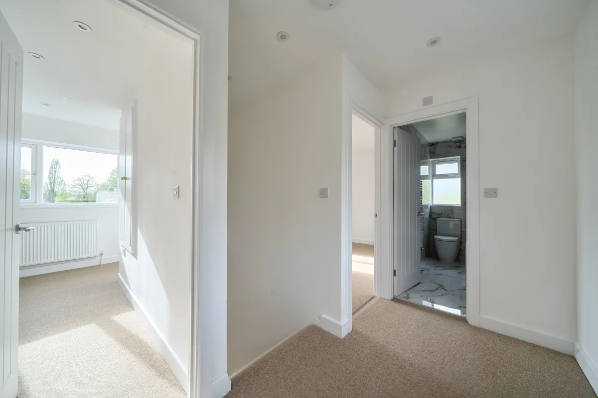 Douglas Road, Esher KT10, photo 9