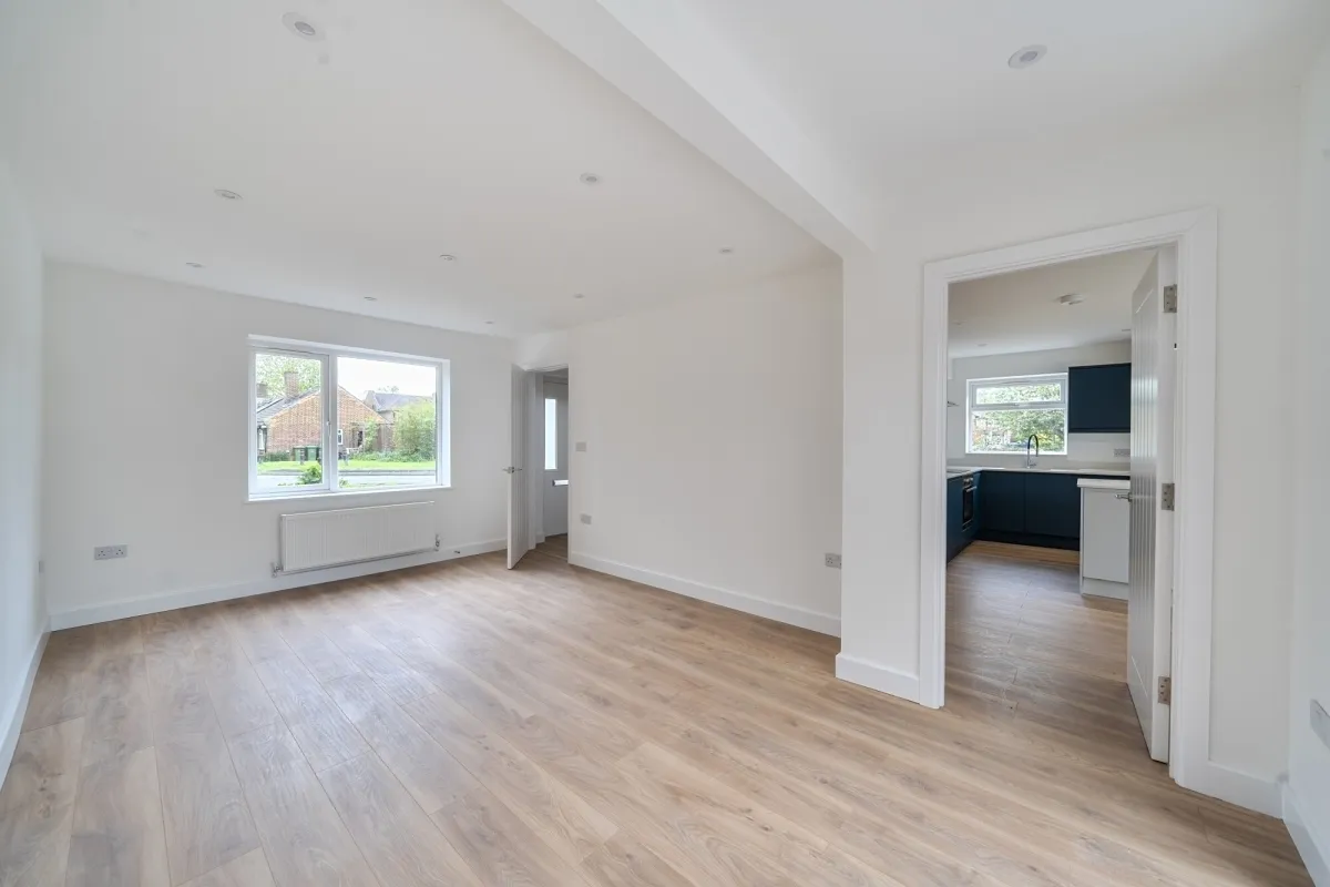 Douglas Road, Esher KT10, photo 6