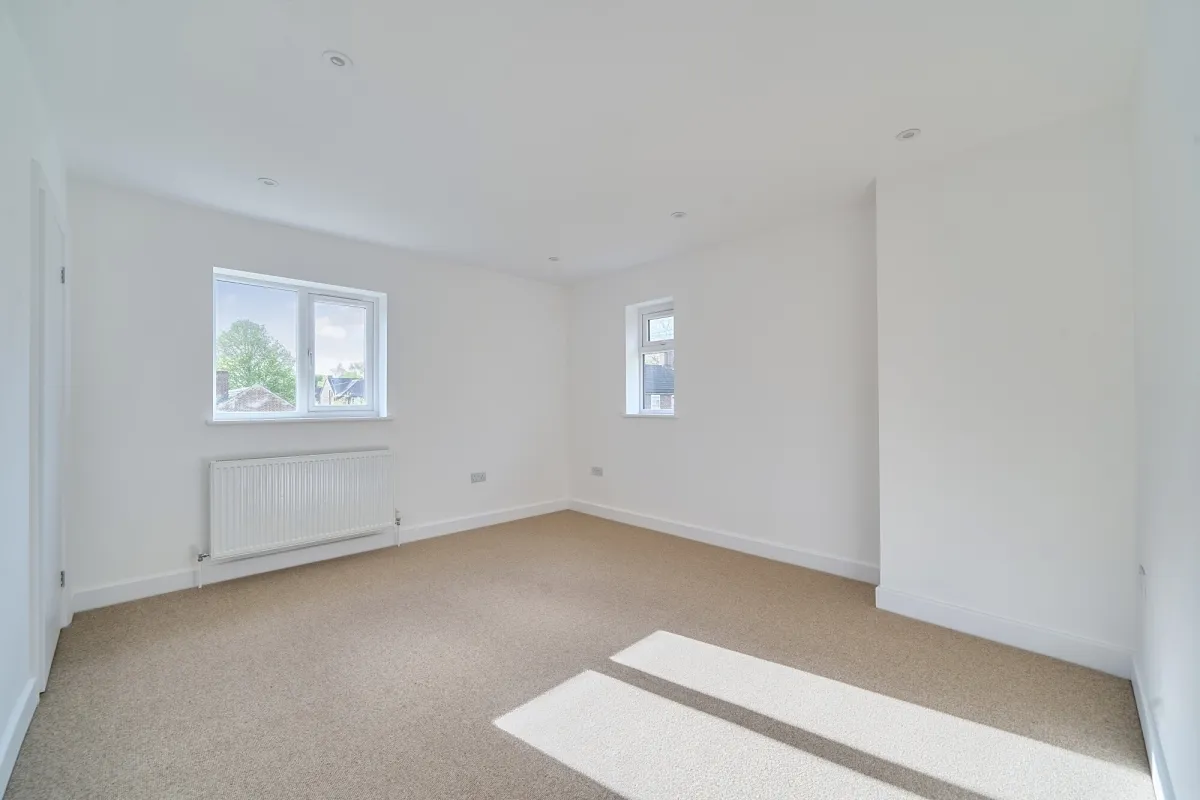 Douglas Road, Esher KT10, photo 10