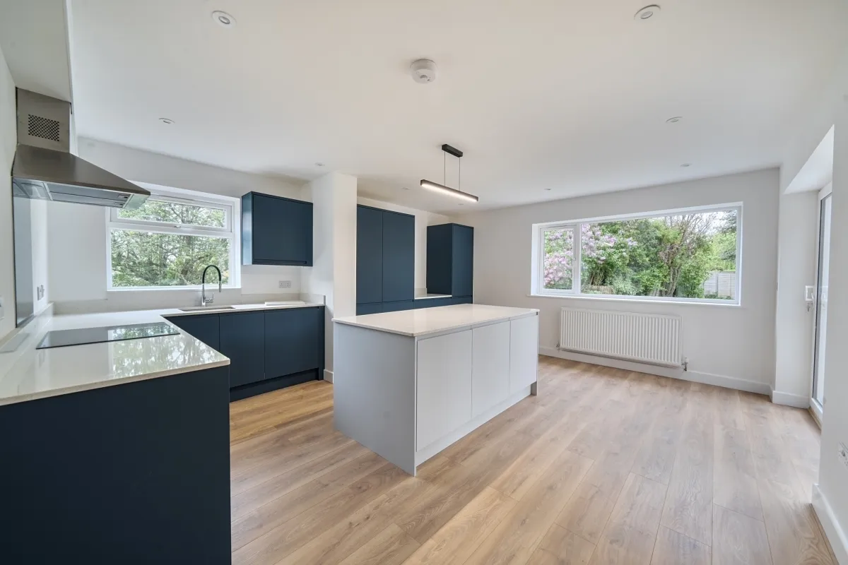 Douglas Road, Esher KT10, photo 2
