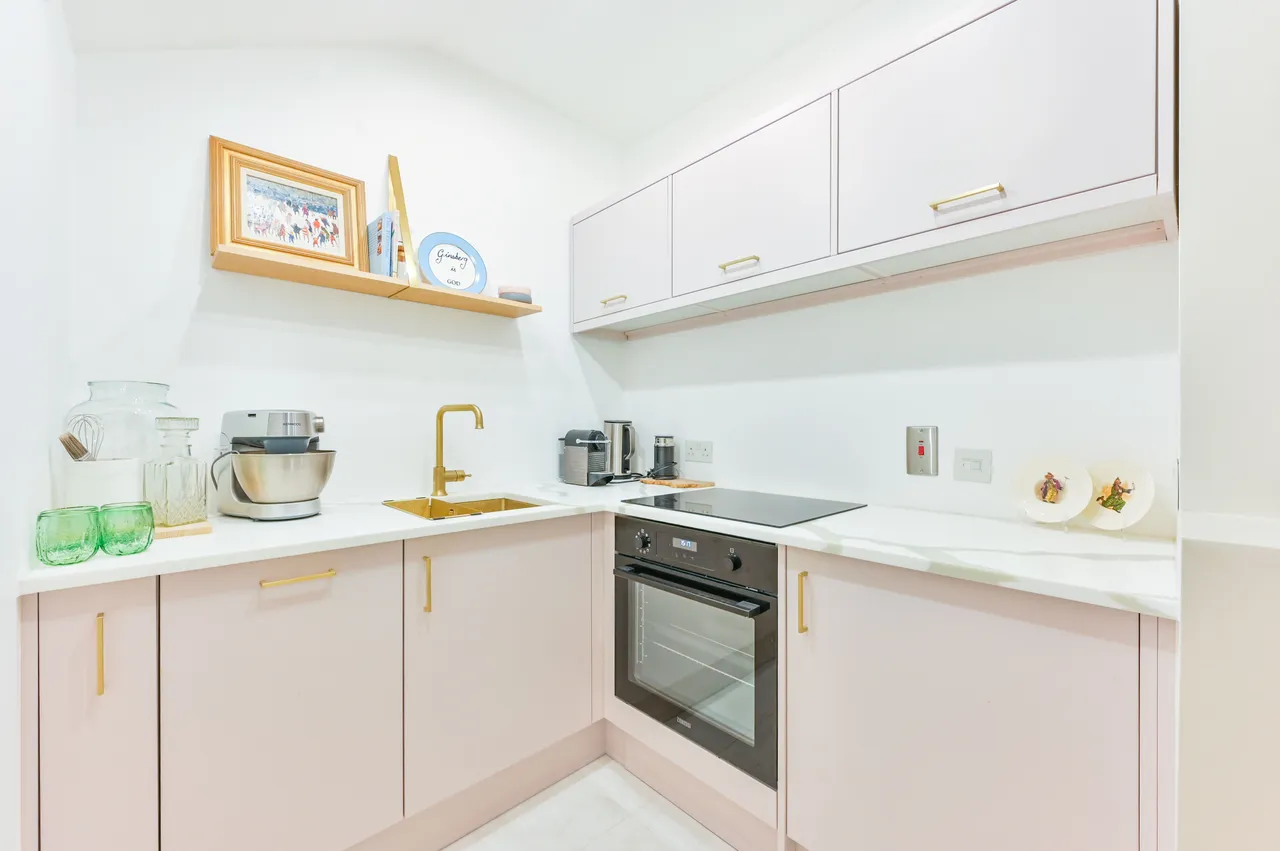 Flat A, 24 Wimpole Street, London, photo 3