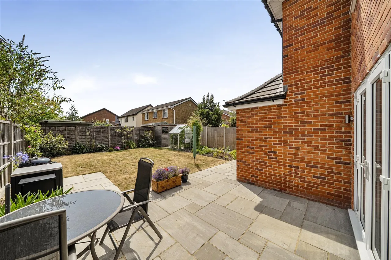 Brook Lane, Sarisbury Green, Southampton, photo 18