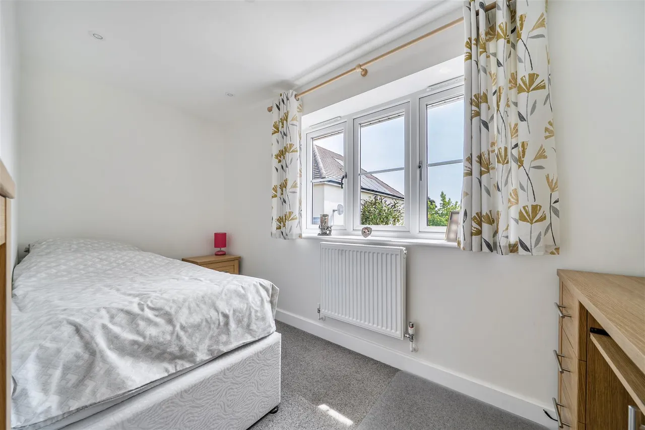 Brook Lane, Sarisbury Green, Southampton, photo 16
