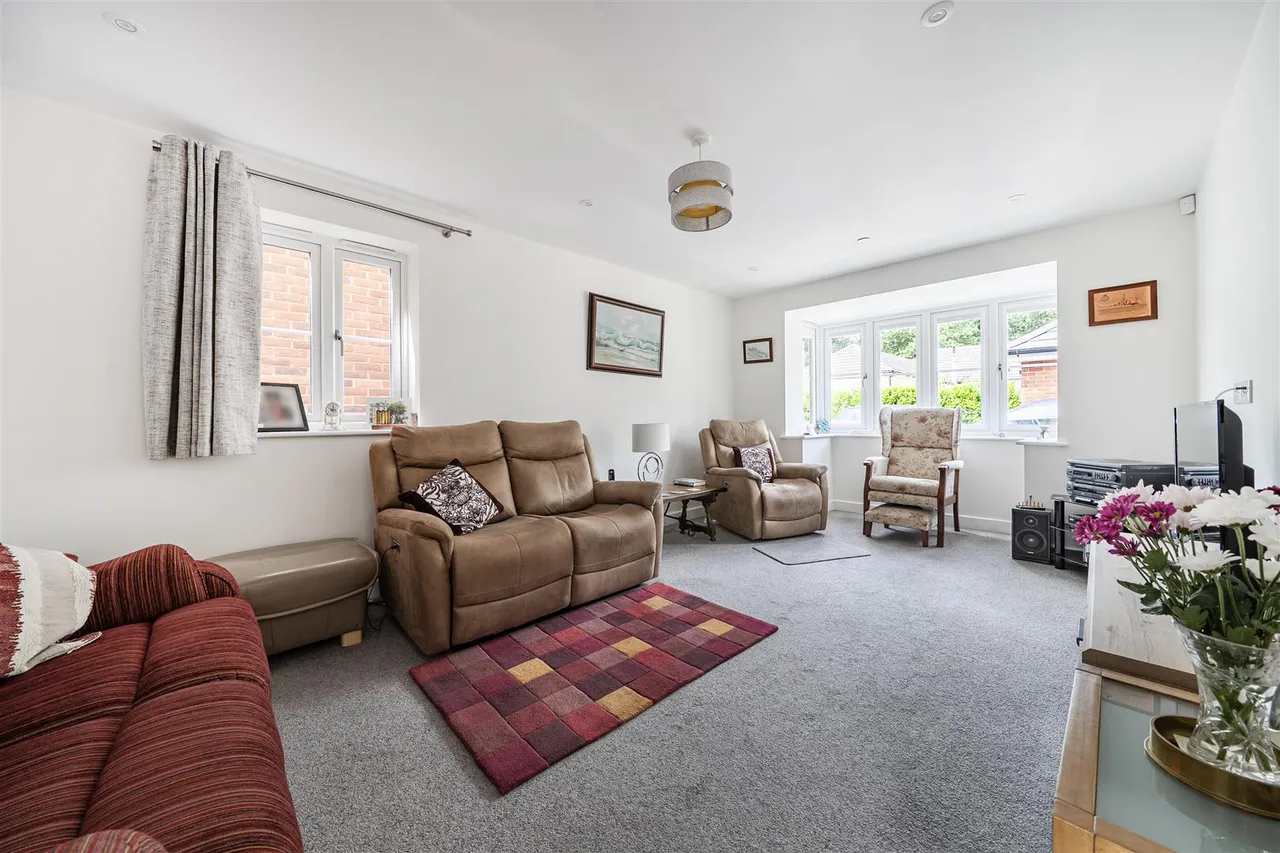 Brook Lane, Sarisbury Green, Southampton, photo 7