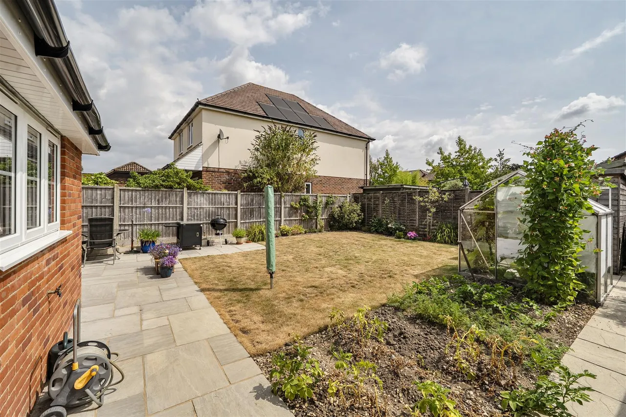 Brook Lane, Sarisbury Green, Southampton, photo 19