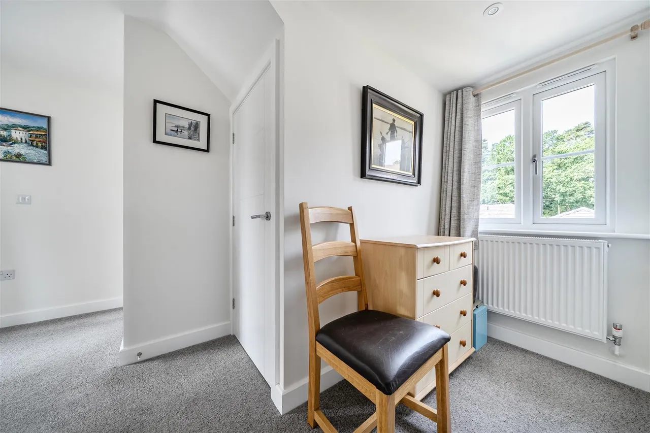 Brook Lane, Sarisbury Green, Southampton, photo 11