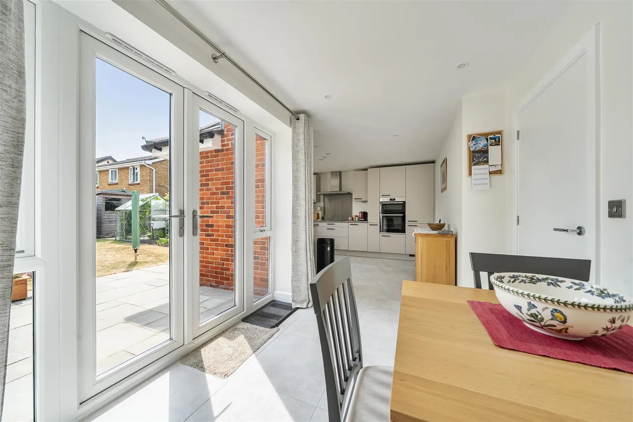 Brook Lane, Sarisbury Green, Southampton, photo 6