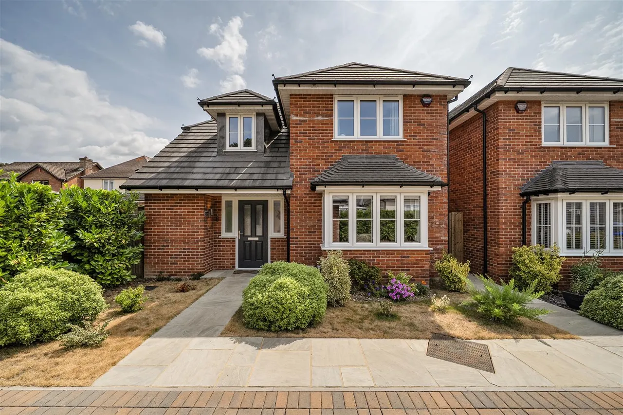 Brook Lane, Sarisbury Green, Southampton, photo 20