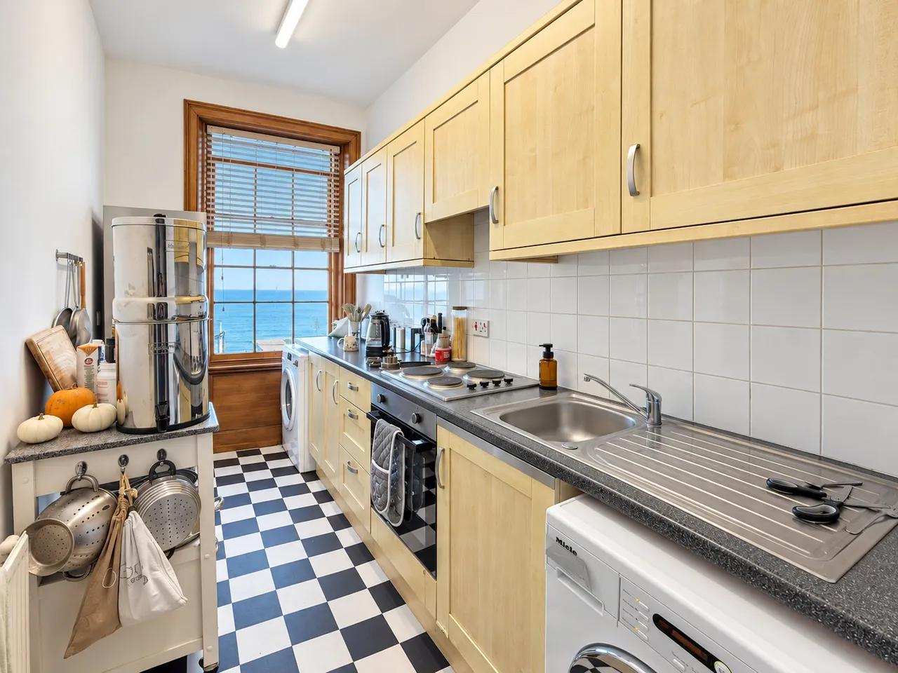 Wellington Crescent, Ramsgate, CT11, photo 2