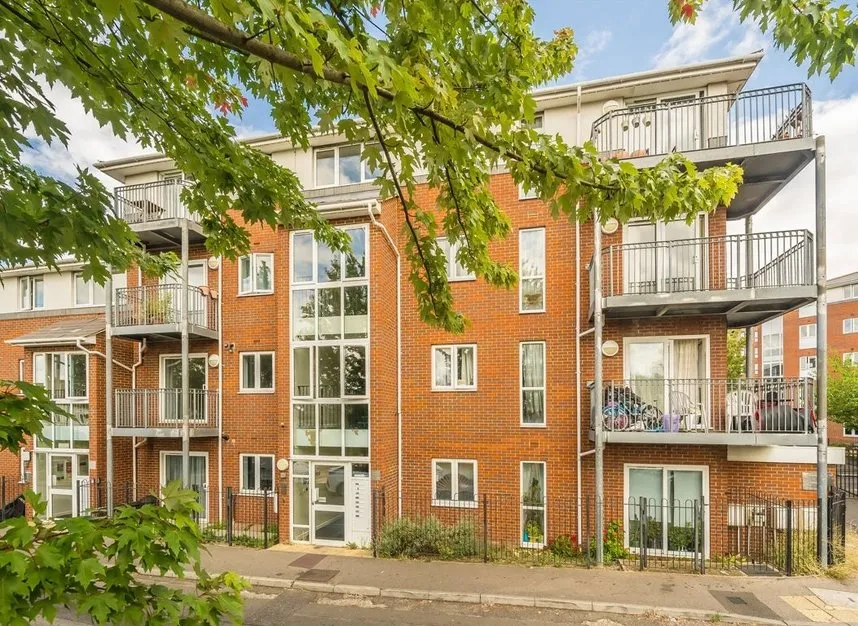 1 bed flat to rent, Curtis Field Road, Streatham, SW16