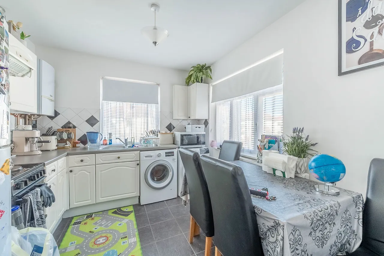18 Lowther Road, Stanmore, photo 2