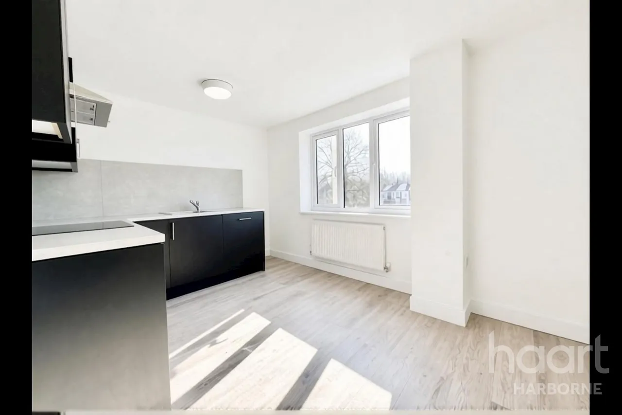 Causeway Green Road, B68, photo 2