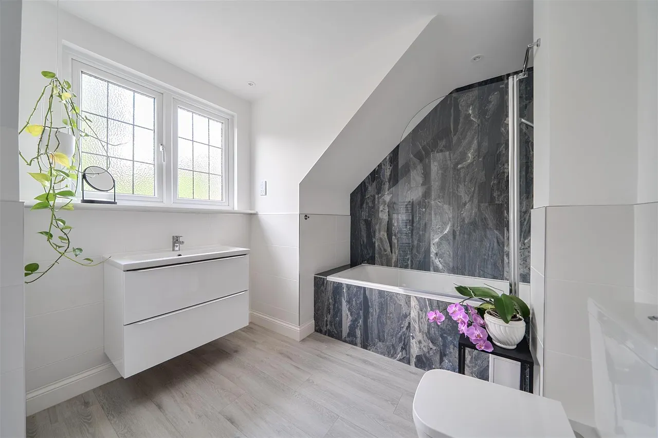 Holly Hill Lane, Sarisbury Green, Southampton, photo 13
