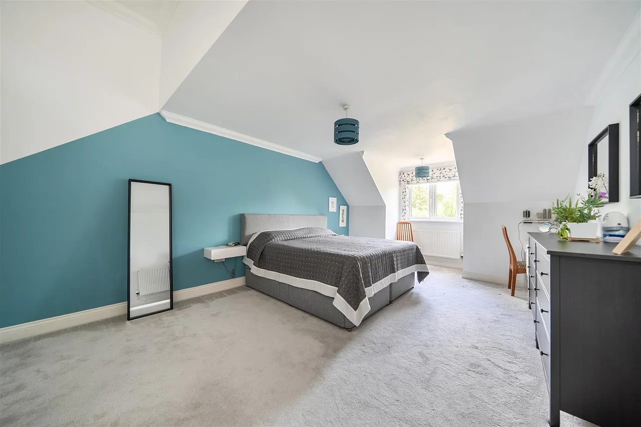 Holly Hill Lane, Sarisbury Green, Southampton, photo 9