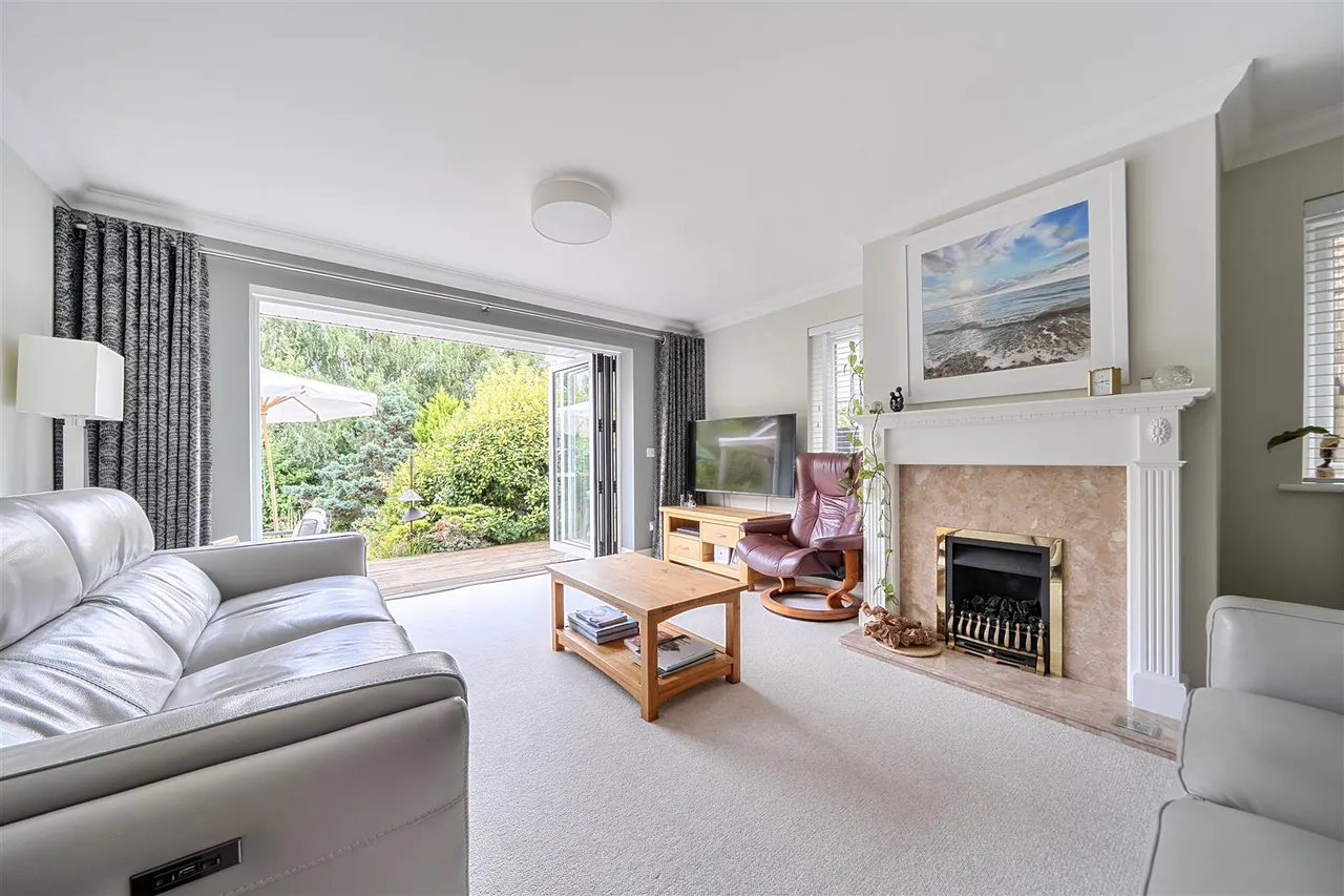 Holly Hill Lane, Sarisbury Green, Southampton, photo 3