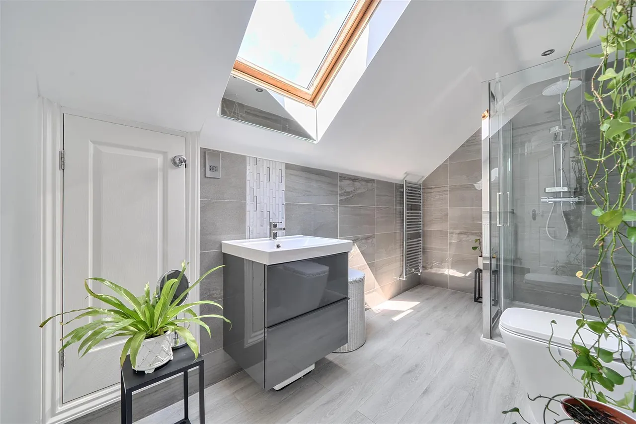 Holly Hill Lane, Sarisbury Green, Southampton, photo 11
