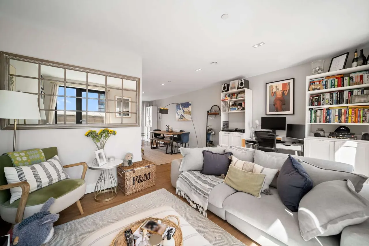 2 bed flat for sale — Red Lion Square, Wandsworth High Street, London, SW18 4RD