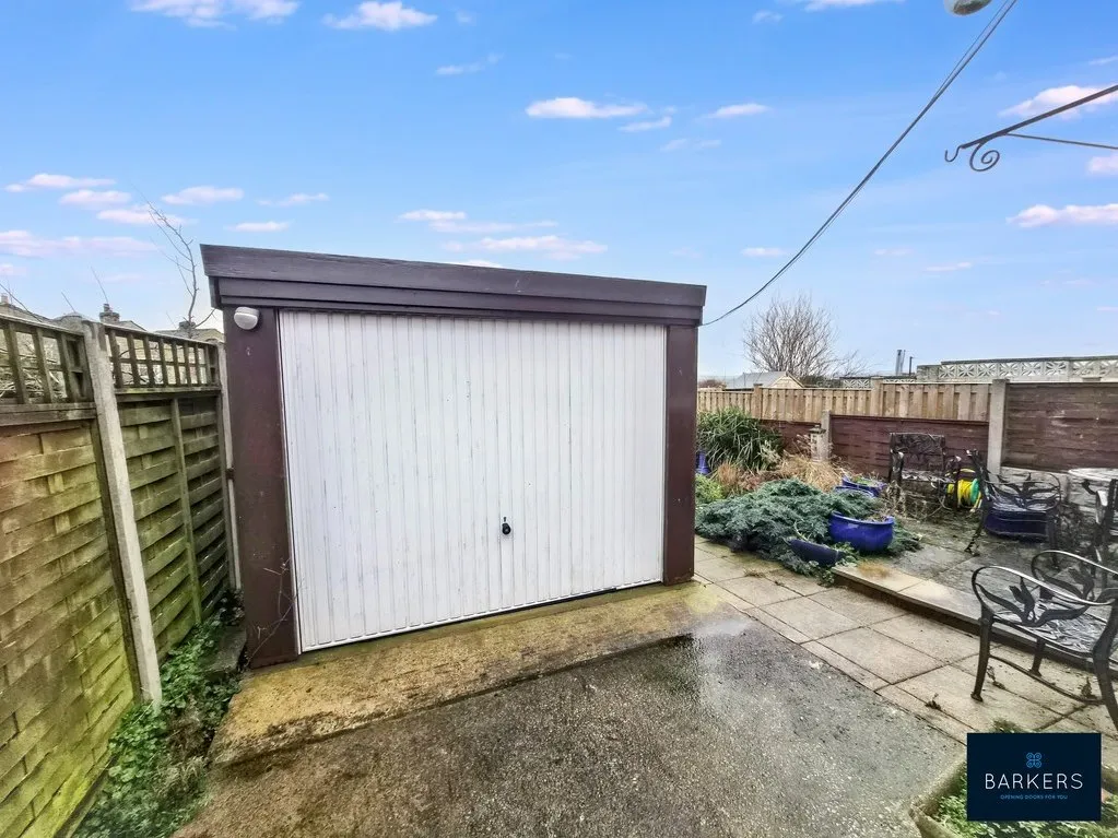 Hurstville Avenue, East Bierley BD4 6PX, photo 8