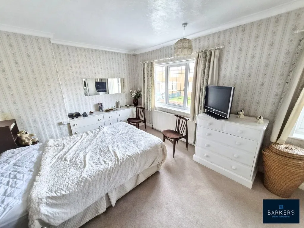 Hurstville Avenue, East Bierley BD4 6PX, photo 6