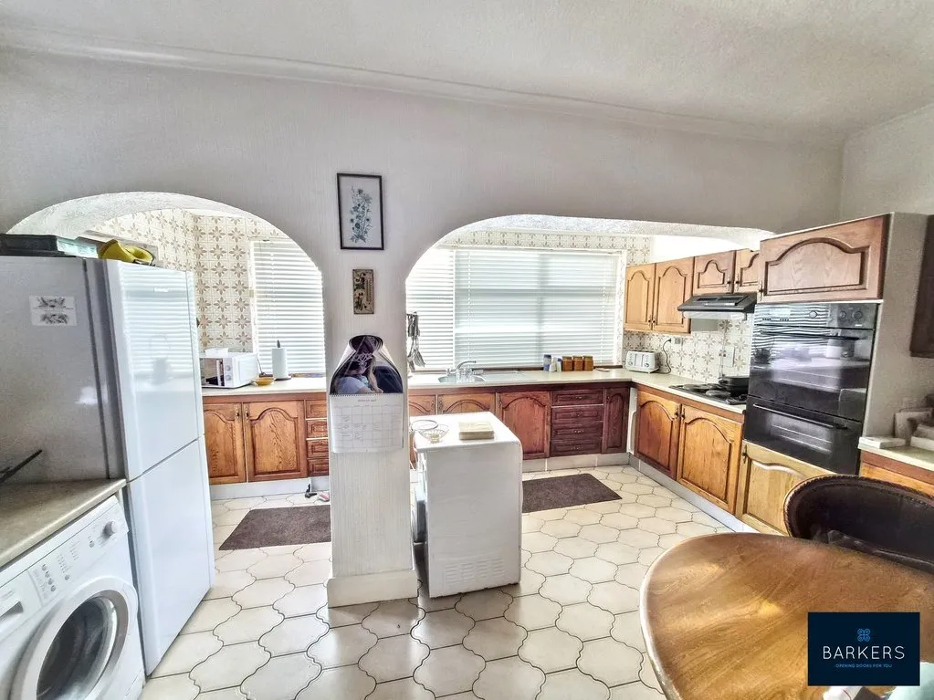 Hurstville Avenue, East Bierley BD4 6PX, photo 4