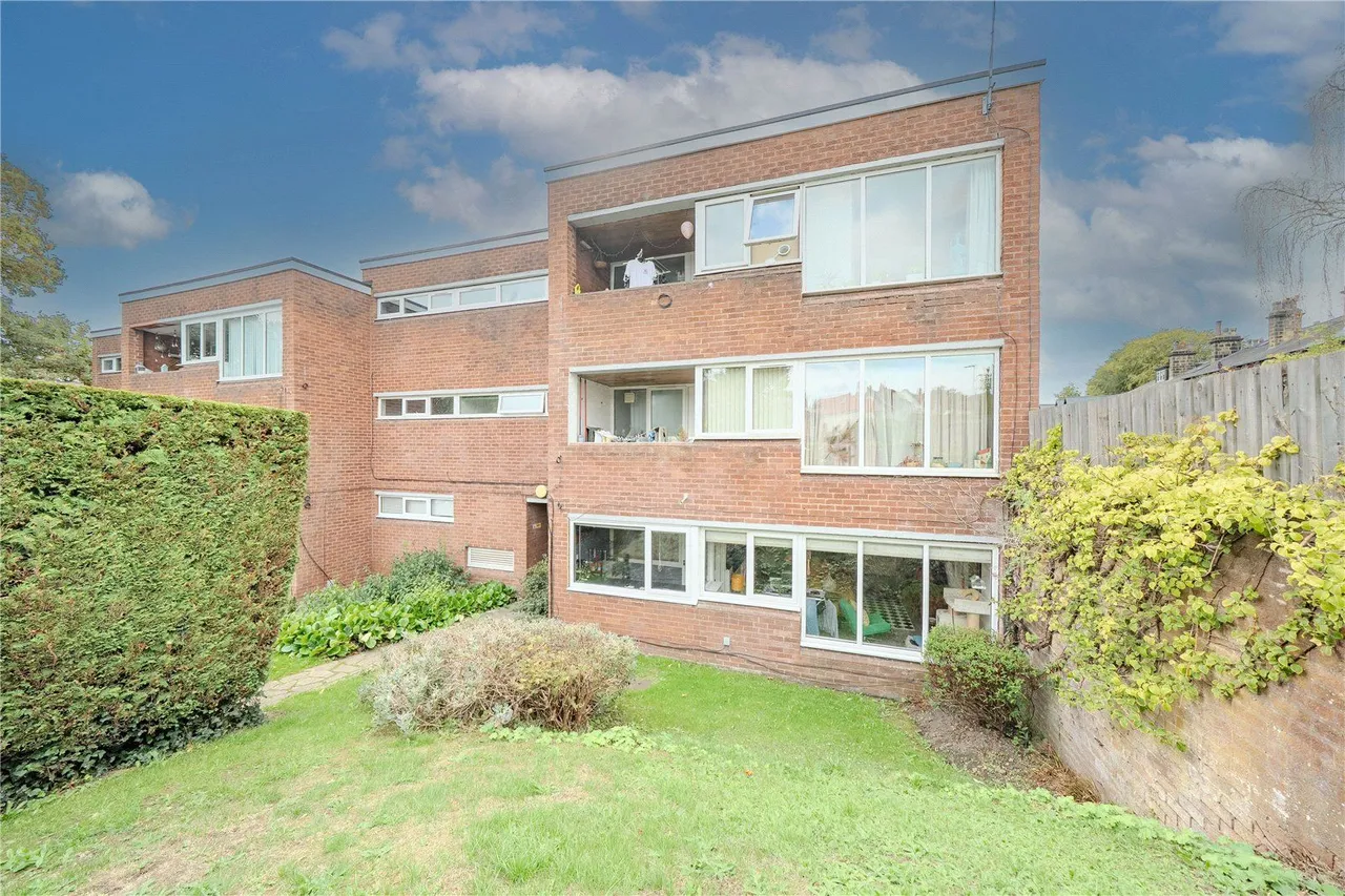 Shaw Lane, Leeds, LS6, photo 2