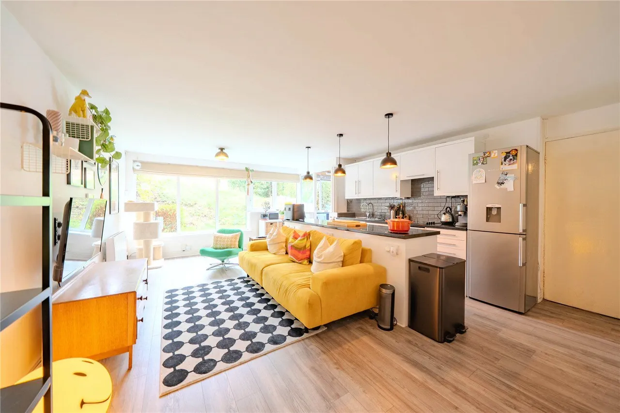 2 bed flat for sale, Shaw Lane, Leeds, LS6