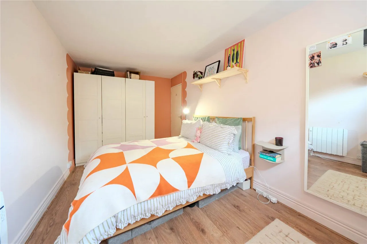 Shaw Lane, Leeds, LS6, photo 4