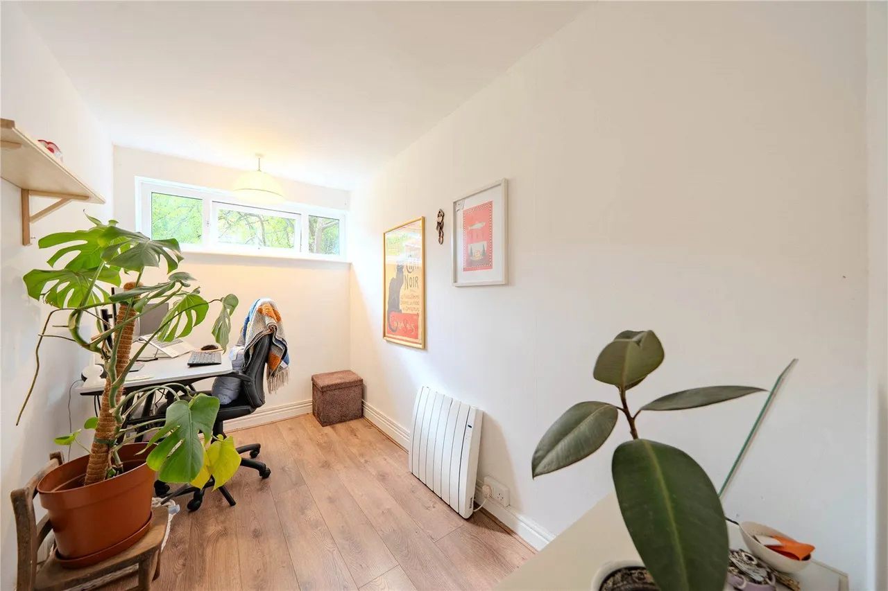 Shaw Lane, Leeds, LS6, photo 6