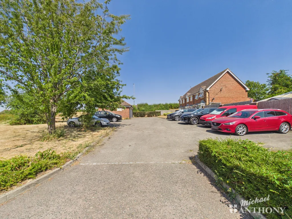 Bowler Road, Aylesbury, HP21, photo 9