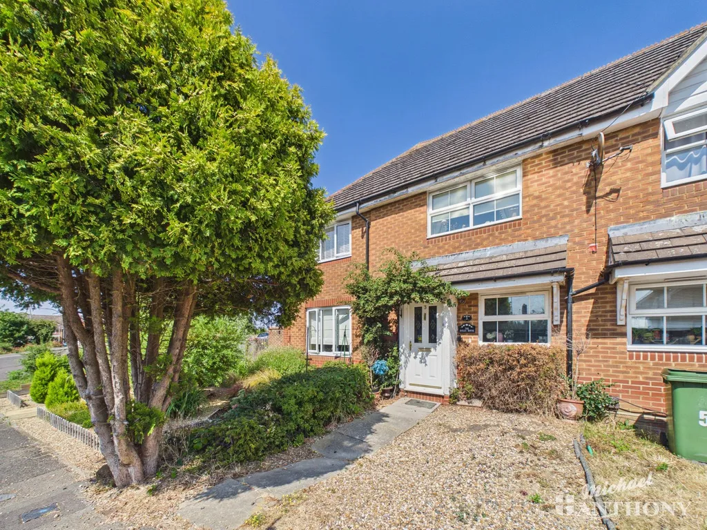 2 bed house for sale, Bowler Road, Aylesbury, HP21