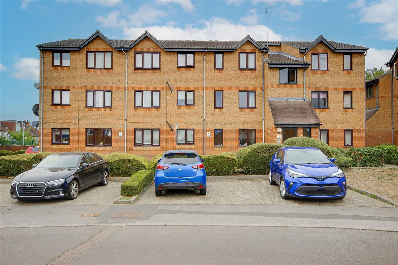 1 bed flat for sale, Larmans Road, Enfield, EN3